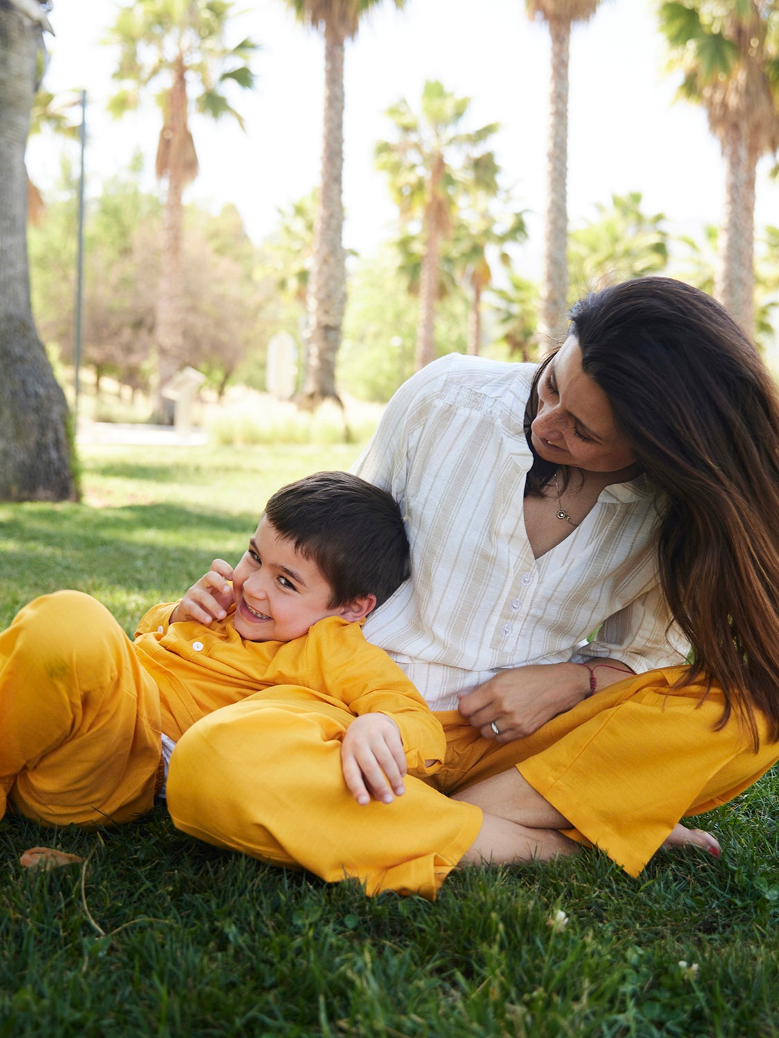 Pack pantalón Lino mostaza Mamá hijo