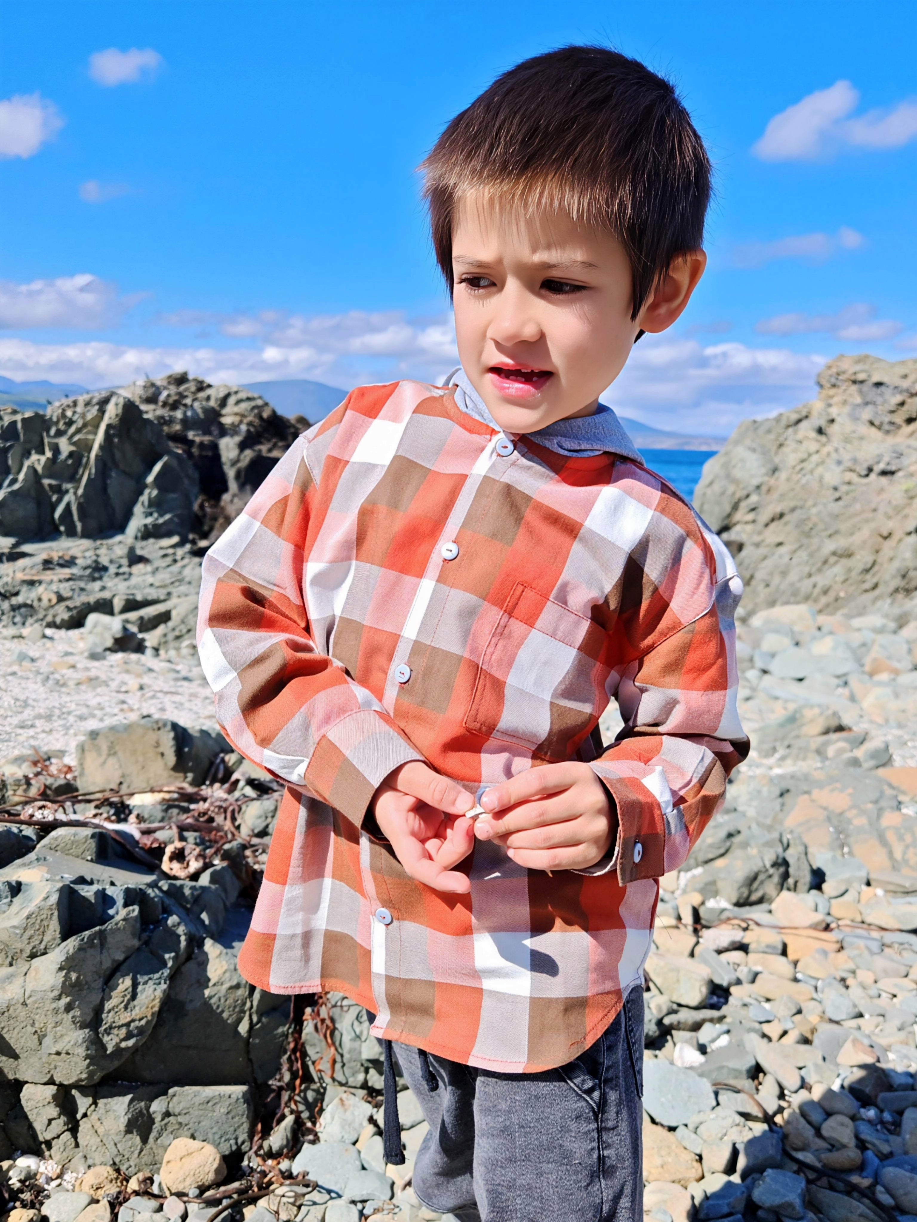 Camisa con capucha niño/a 100% algodón franela cuadros terracota con blanco