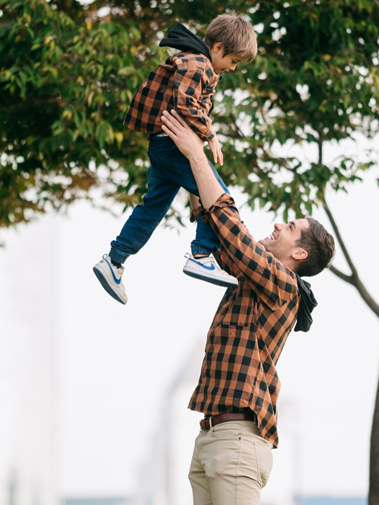Pack 2 Camisas Gustavo Papá + hijo/a cuadros café con negro