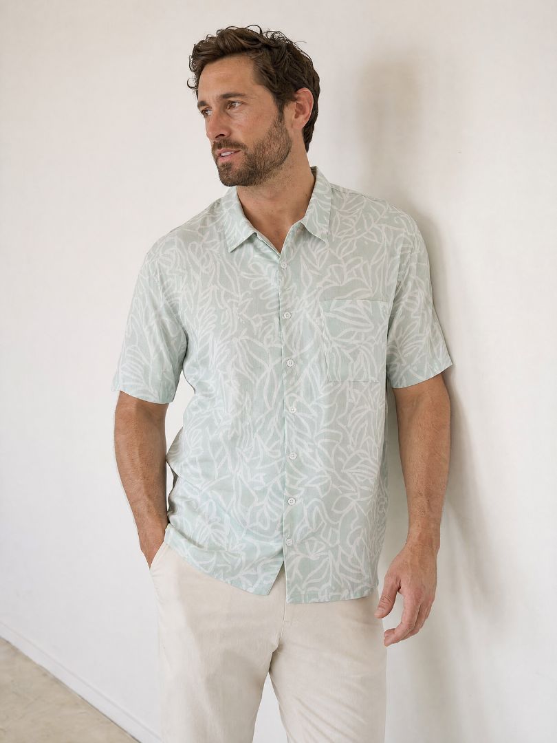Guayabera Hombre Hojas Menta/Blanco 100% Viscosa